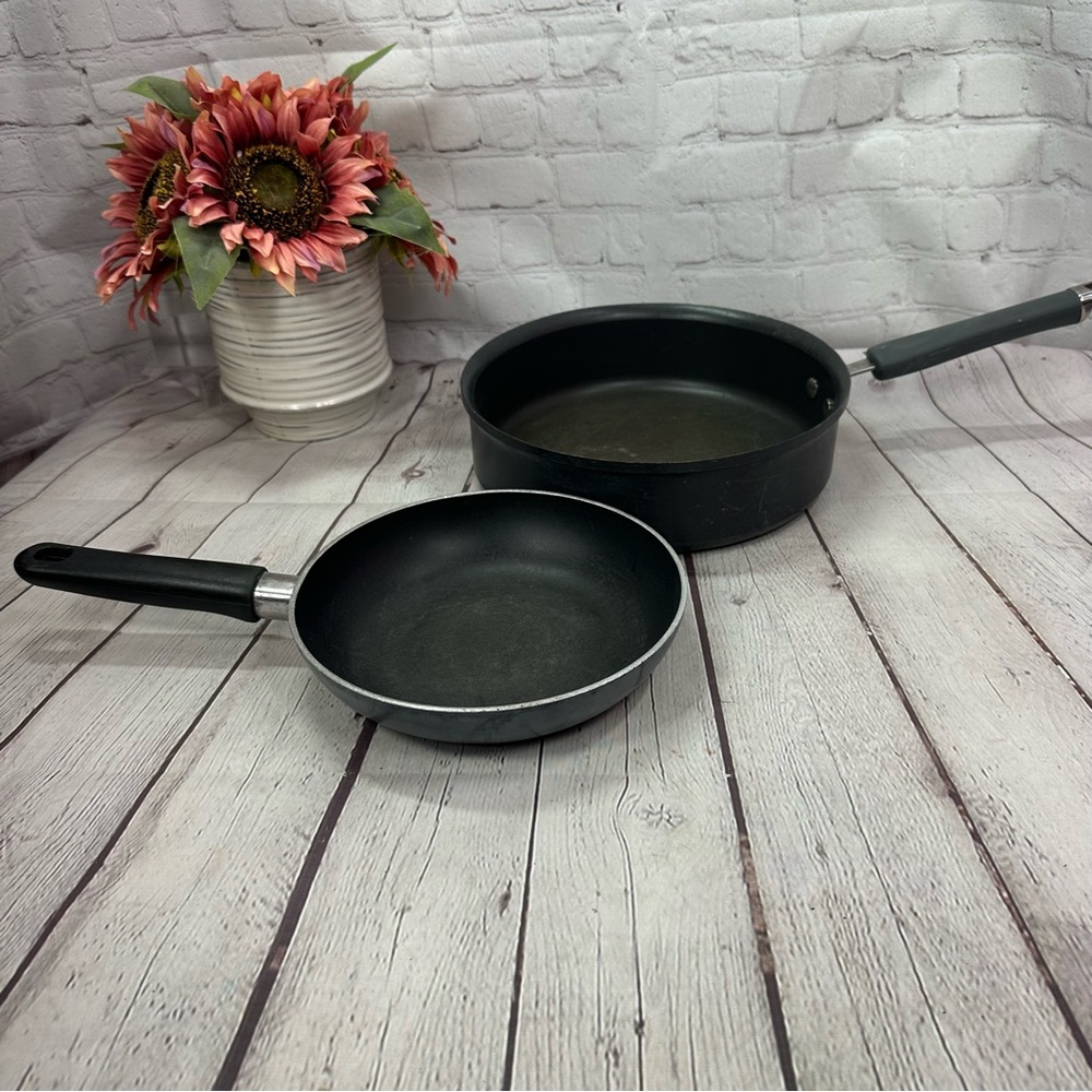 The Pampered Chef Black Cookware set small skillet and 3Qt 10" pan